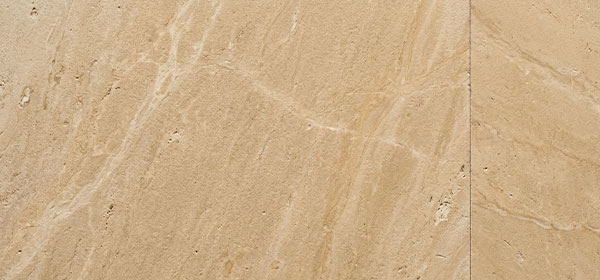Texture calcaire beige doré — pierre naturelle pour terrasse et sol intérieur